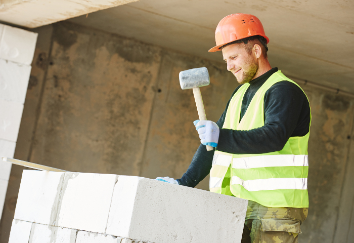 Transformação no Trabalho Manual: O Avanço das Ferramentas Forjadas na Construção